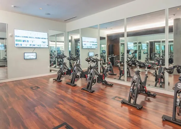 Apartment Dt 1bd With Pool Gym Parking Wd