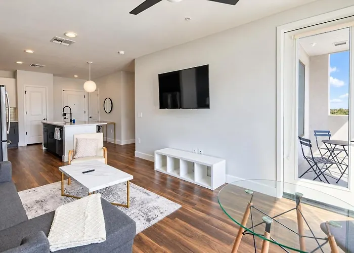 Apartment Dt 1bd With Pool Gym Parking Wd