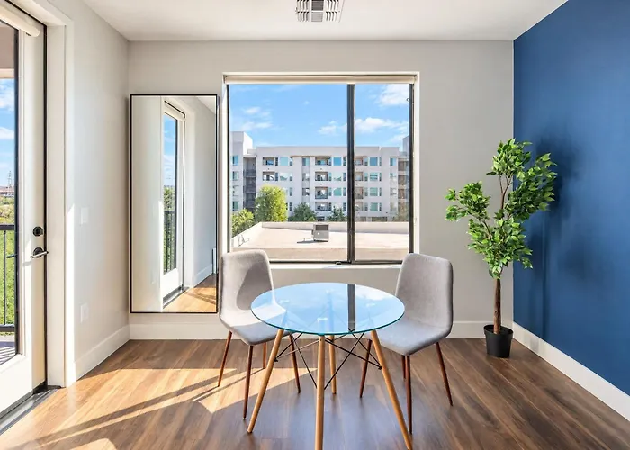 Dt 1bd With Pool Gym Parking Wd